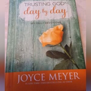 Trusting God Day by Day Book